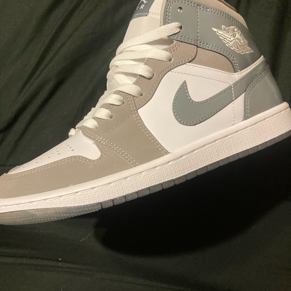 Jordan Retro 1 Mids size 8